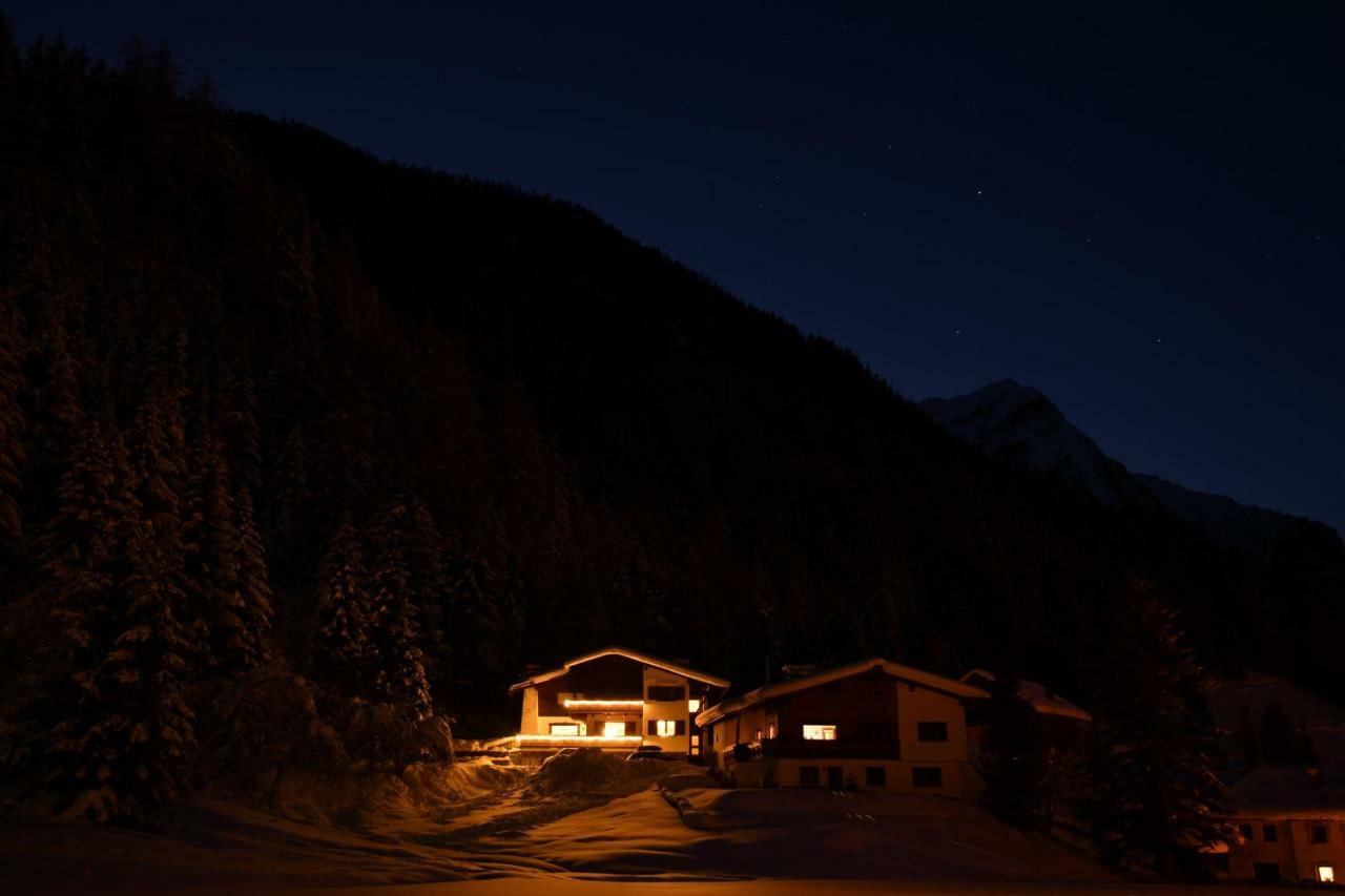 Haus Hubertus Apartment Sankt Leonhard im Pitztal Exterior photo